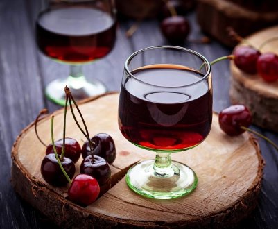 Вишня на коньяку: рецепт настоянки