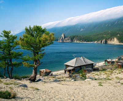 У води Байкалу випустили два мільйони юних омулей