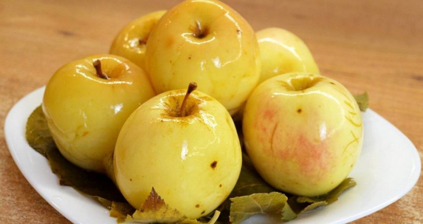 Мочені яблука