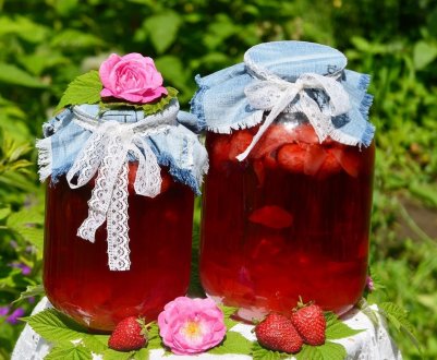 Найсмачніші рецепти заготовок полуничного компоту на зиму