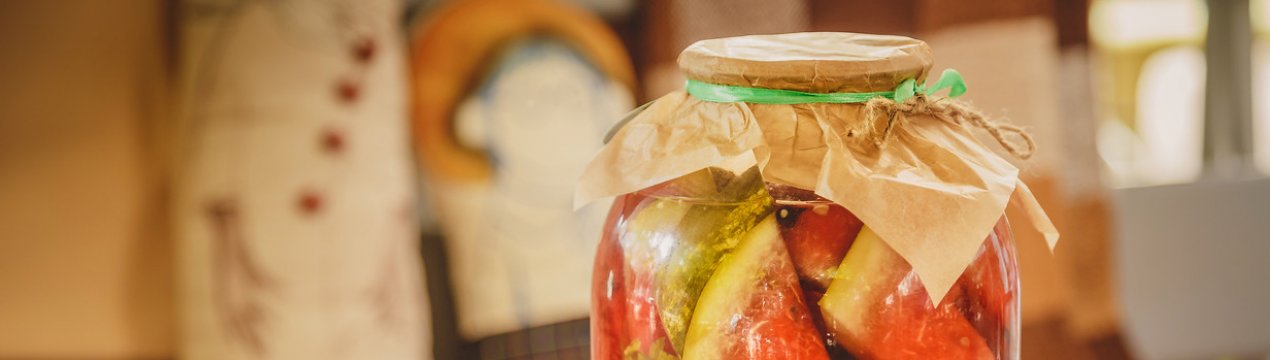 Найпопулярніші рецепти заготовок кавуна з лимонною кислотою в банках