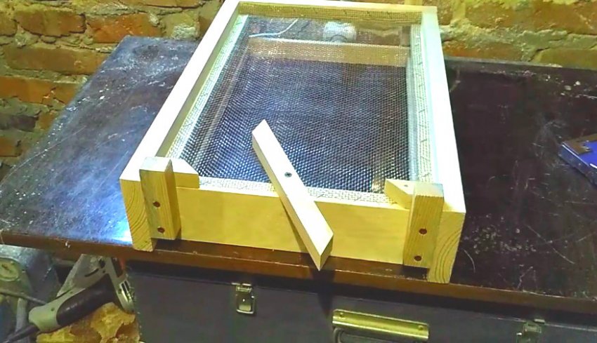 Вентиляція у вулику через дно Вентиляція у вулику через дно