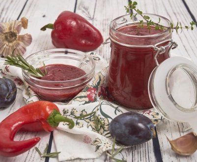 Заготовки сливової аджики на зиму