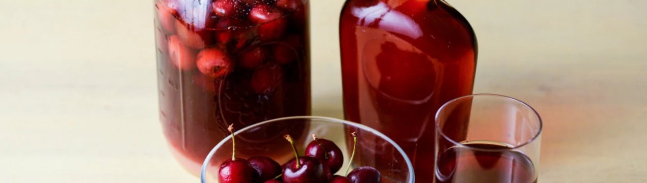 Як зробити настоянку з вишні на самогоні