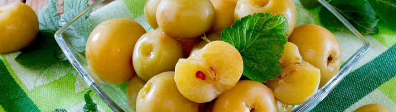 Мочёные яблоки в капусте: рецепт приготовления