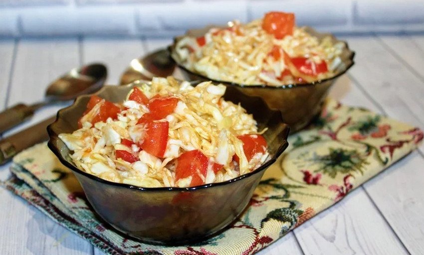 Квашена капуста з помідорами