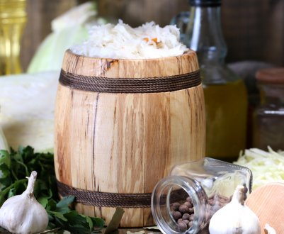 Як квасити капусту на зиму в бочці