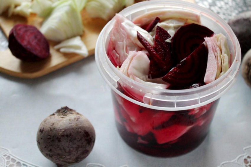 Квашена капуста зі буряком