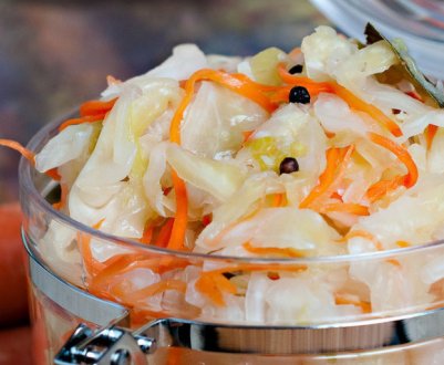 Найпопулярніші способи заготовок капусти з яблучним оцтом