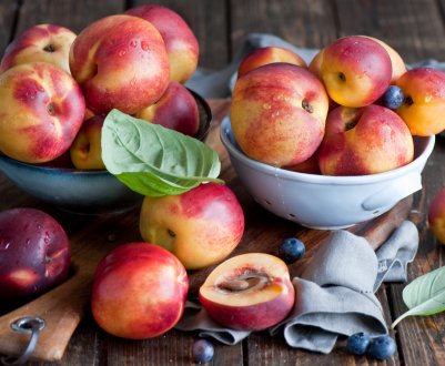 Українців приємно дивують ціни перше імпортних абрикосів, персиків і нектаринів