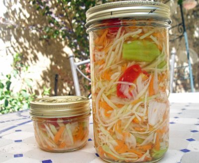 Дуже смачні заготовки капусти в банках на зиму