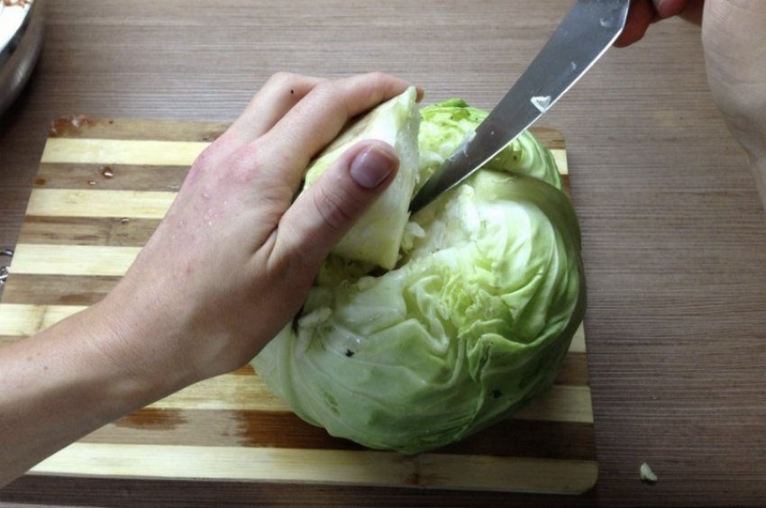 Очищення капусти перед консервацією