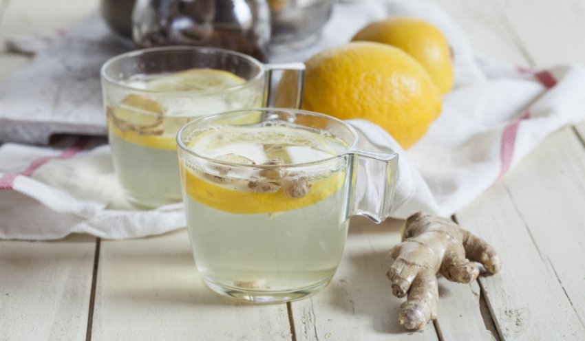 Часниково-імбирний відвар з лимоном Часниково-імбирний відвар з лимоном