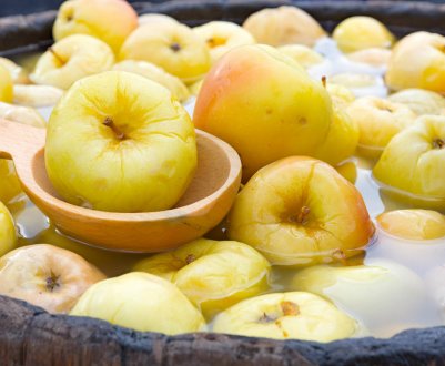 Смачний рецепт мочених яблук у домашніх умовах на зиму
