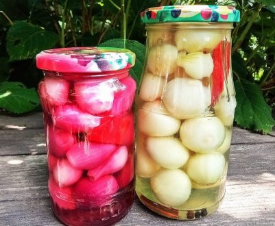 Як засолити цибулю на зиму в банках?