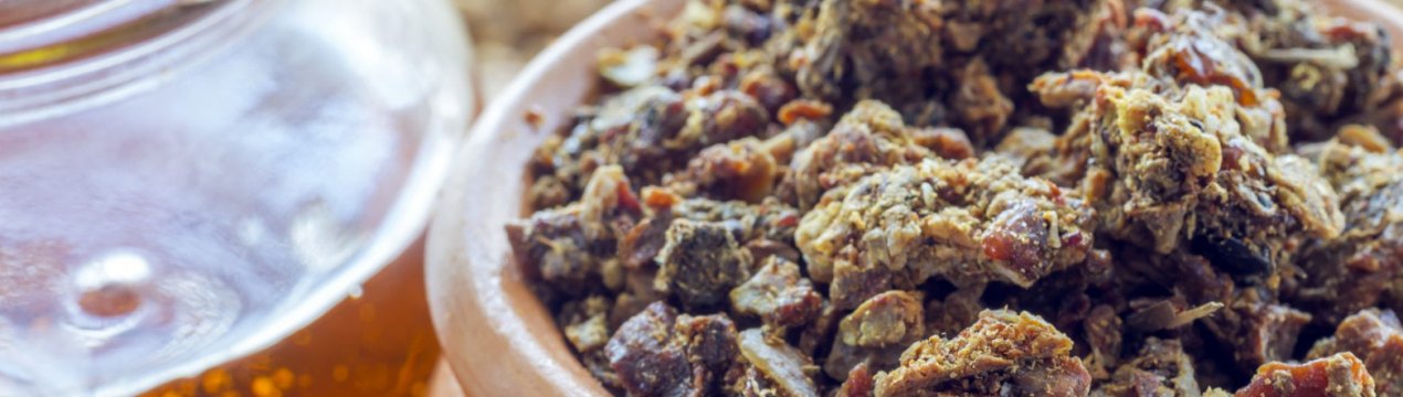 Прополіс для пиття на самогоні, горілці та на спирту: як настояти