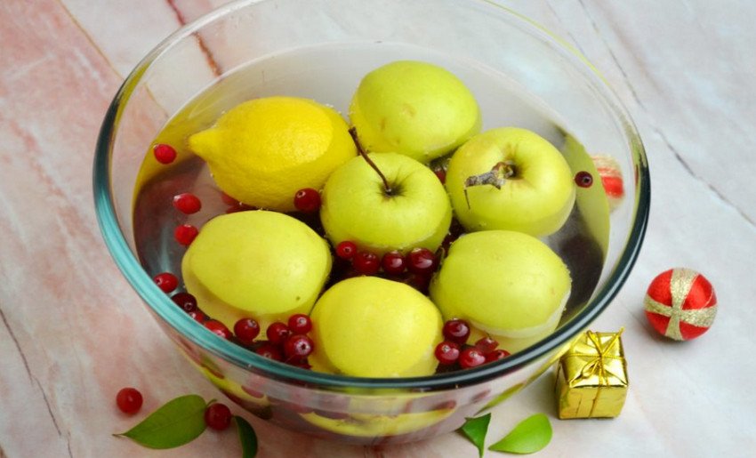 Компот із яблук и клюквы Компот із яблук и клюквы