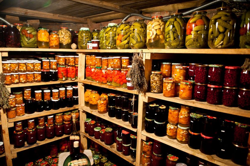 Зберігання закруток у погребі Зберігання закруток у погребі