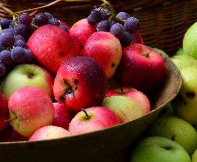 Як зварити компот із яблук і винограду в каструлі