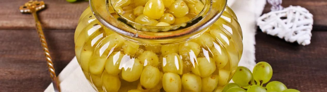 Маринованный виноград рецепты консервирование. . Маринованный виноград рецепты консервирование фото. Маринованный виноград рецепты консервирование-. картинка Маринованный виноград рецепты консервирование. картинка . Виноград является одним из любимых фруктов многих людей, ведь не зря в народе его называют «Королем фруктов». Если же хотите насладиться его сладостью, как в сезон созревания, так и зимой, вы можете выбрать практичный способ сохранения этих наполненных солнечным светом ягод из представленных ниже рецептов.