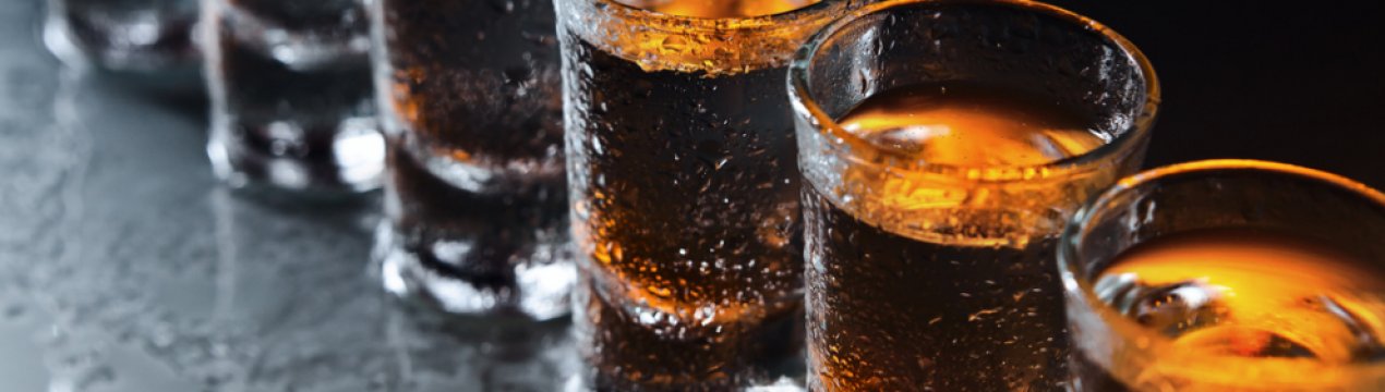 Самогон із медом на імбирі: як настояти, користь і шкода