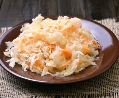 Як смачно маринувати капусту в маринаді з часником
