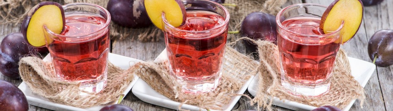 Самогон, брага, чача, дистилят: як приготувати зі слив?