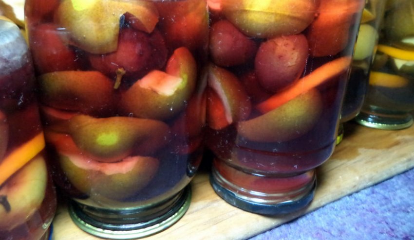 Компот із груш и слив Компот із груш и слив