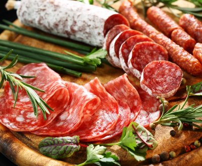 Приморських корів, птахів і свиней перетворять в ковбаски до пива