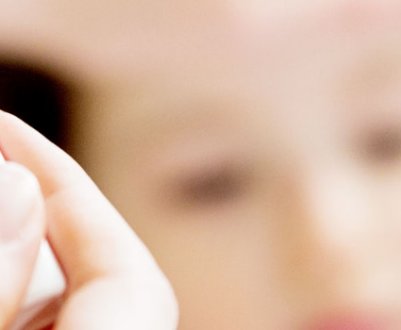 Малина при температурі у дитини: як використовувати, заварювати, вживати