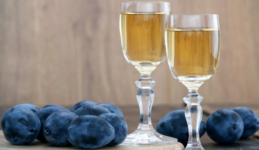 Сливовий лікер на горілці Сливовий лікер на горілці