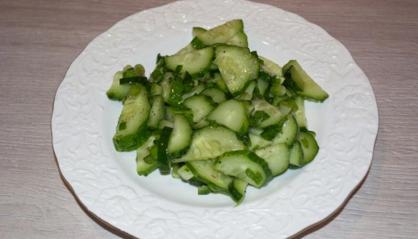 Салат з огірків у власному соку Салат з огірків у власному соку