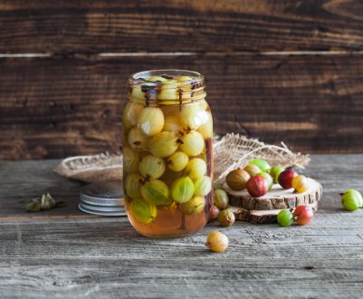 Що можна зробити з аґрусу на зиму: варіанти домашніх заготовок