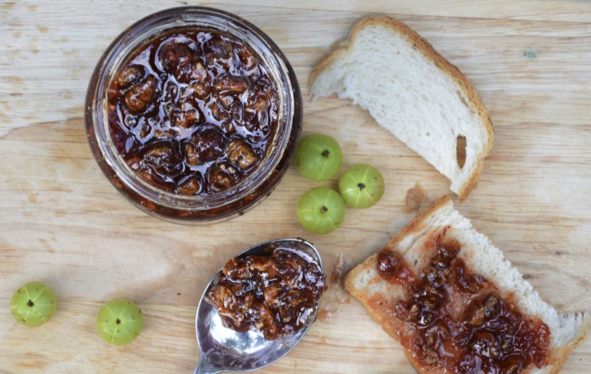 Варення з аґрусу з волоським горіхами