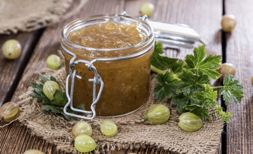 рецепты маринованного крыжовника на зиму. 84285.psd9vo.840. рецепты маринованного крыжовника на зиму фото. рецепты маринованного крыжовника на зиму-84285.psd9vo.840. картинка рецепты маринованного крыжовника на зиму. картинка 84285.psd9vo.840. Маринованные ягоды и фрукты вызывают удивление и неподдельный интерес. Попробуйте поставить на праздничный стол соус из крыжовника к мясу, и вы убедитесь в этом сами. Маринованный на зиму крыжовник – закуска не менее вкусная. Это чудесное дополнение к мясным и рыбным блюдам, которое порой способно заменить собой традиционные овощи. Ароматными сладко-кислыми ягодками невероятно приятно похрустеть просто так. А маринад получается настолько вкусным, что не останется ни капельки.