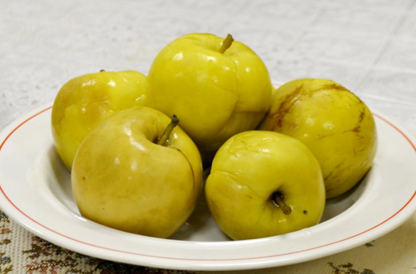 Мариновані яблука