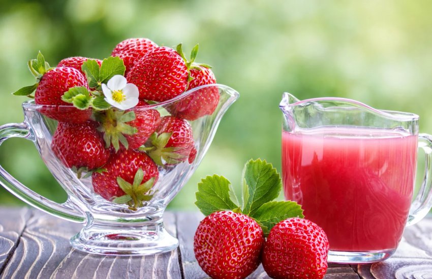 Російську столицю «прикрасили» 80 наметами з продажу полуниці Російську столицю «прикрасили» 80 наметами з продажу полуниці