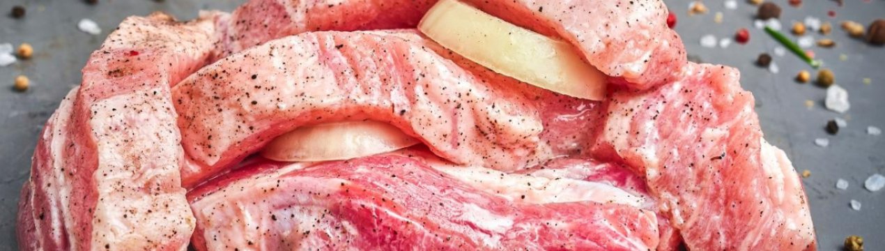 У продукції головних російських м'ясників знайшли паразитів і фекалії