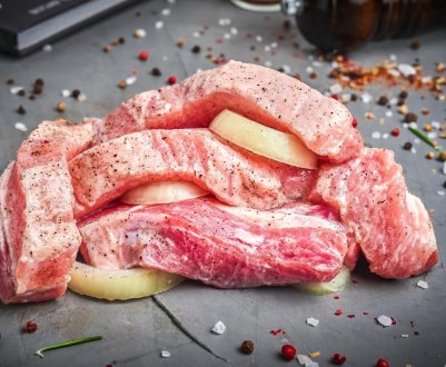 У продукції головних російських м'ясників знайшли паразитів і фекалії