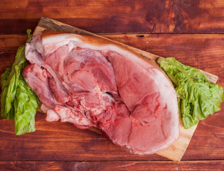 В продукції головних російських м'ясників знайшли паразитів і фекалії В продукції головних російських м'ясників знайшли паразитів і фекалії