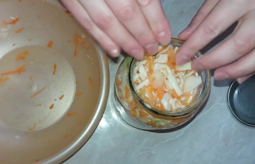 капуста квашенная рецепт с яблоками и морковью. Смотреть фото капуста квашенная рецепт с яблоками и морковью. Смотреть картинку капуста квашенная рецепт с яблоками и морковью. Картинка про капуста квашенная рецепт с яблоками и морковью. Фото капуста квашенная рецепт с яблоками и морковью