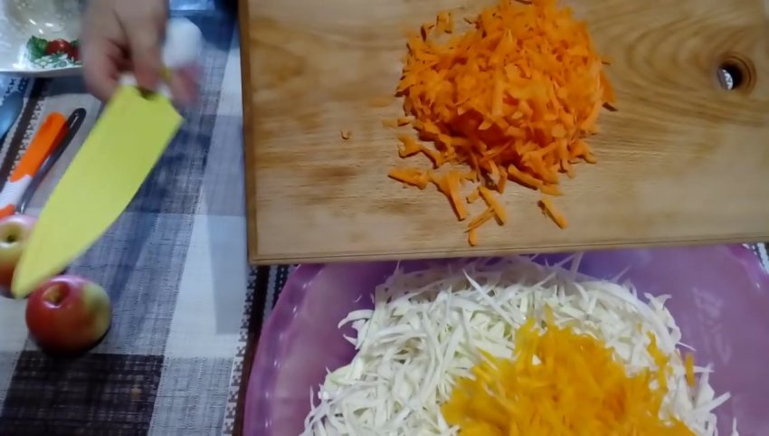 капуста квашенная рецепт с яблоками и морковью. Смотреть фото капуста квашенная рецепт с яблоками и морковью. Смотреть картинку капуста квашенная рецепт с яблоками и морковью. Картинка про капуста квашенная рецепт с яблоками и морковью. Фото капуста квашенная рецепт с яблоками и морковью