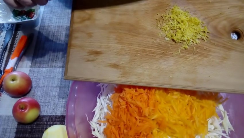 капуста квашенная рецепт с яблоками и морковью. Смотреть фото капуста квашенная рецепт с яблоками и морковью. Смотреть картинку капуста квашенная рецепт с яблоками и морковью. Картинка про капуста квашенная рецепт с яблоками и морковью. Фото капуста квашенная рецепт с яблоками и морковью
