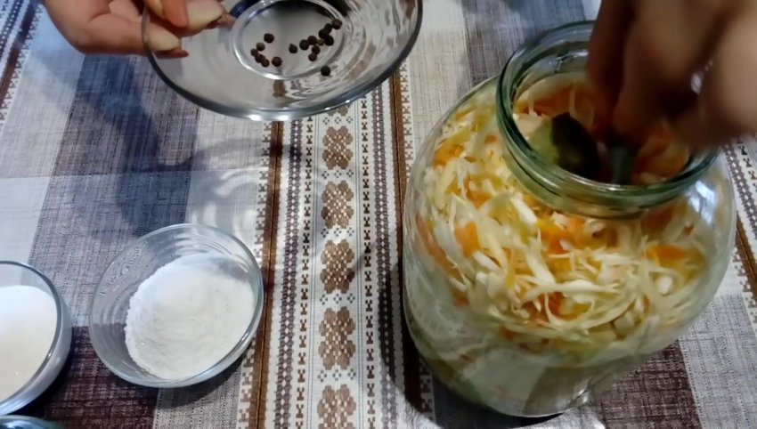 капуста квашенная рецепт с яблоками и морковью. Смотреть фото капуста квашенная рецепт с яблоками и морковью. Смотреть картинку капуста квашенная рецепт с яблоками и морковью. Картинка про капуста квашенная рецепт с яблоками и морковью. Фото капуста квашенная рецепт с яблоками и морковью