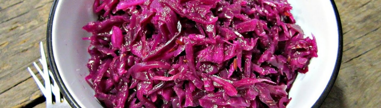 Дуже смачна хрустка маринована червонокачанна капуста, що хрумтить