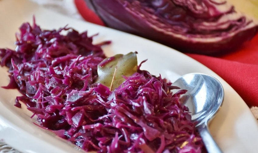 Маринована червонокачанна капуста Маринована червонокачанна капуста