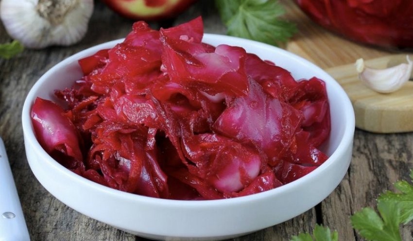 Маринована червонокачанна капуста Маринована червонокачанна капуста