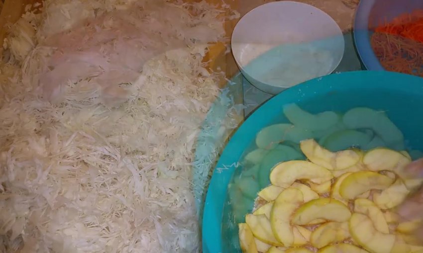 капуста квашенная рецепт с яблоками и морковью. Смотреть фото капуста квашенная рецепт с яблоками и морковью. Смотреть картинку капуста квашенная рецепт с яблоками и морковью. Картинка про капуста квашенная рецепт с яблоками и морковью. Фото капуста квашенная рецепт с яблоками и морковью