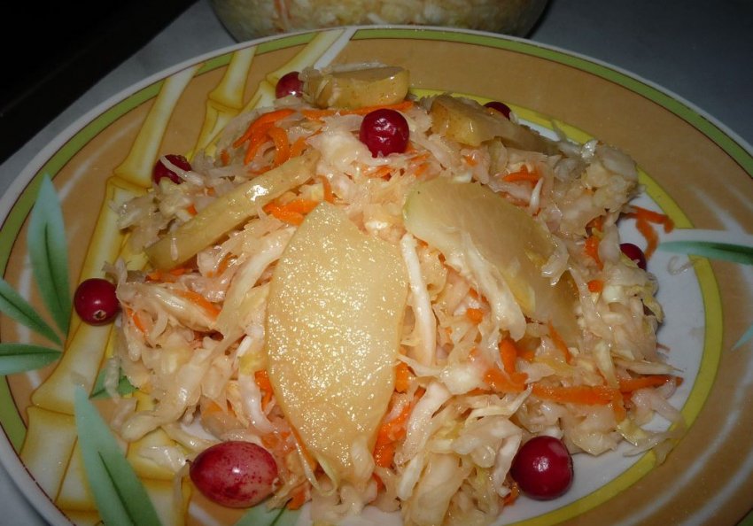 капуста квашенная рецепт с яблоками и морковью. Смотреть фото капуста квашенная рецепт с яблоками и морковью. Смотреть картинку капуста квашенная рецепт с яблоками и морковью. Картинка про капуста квашенная рецепт с яблоками и морковью. Фото капуста квашенная рецепт с яблоками и морковью