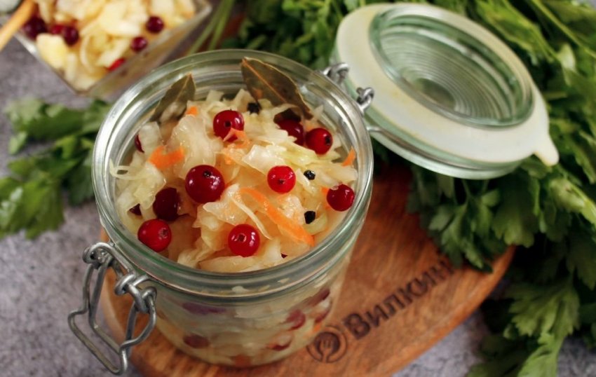 Капуста квашена з журавлиною